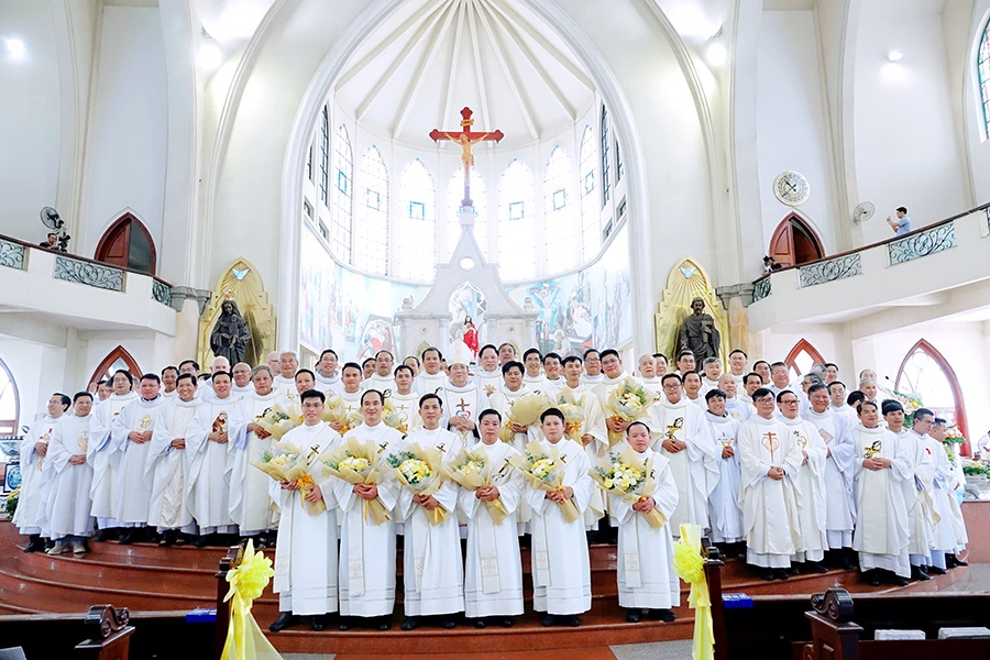 Ordination Mass for Deacons and Priests – Missionary Oblates