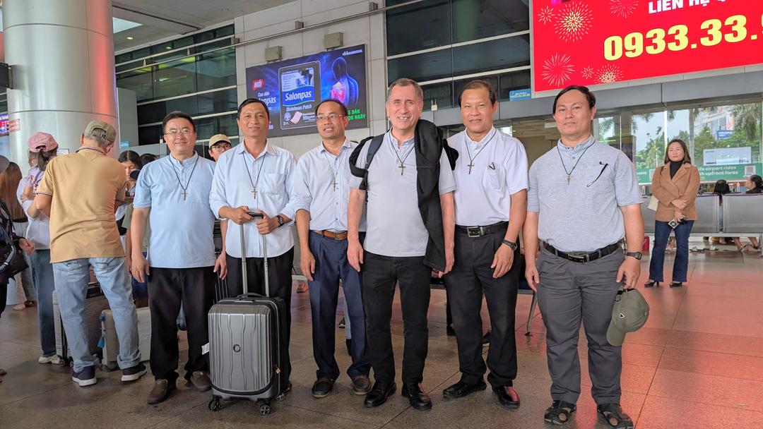 CHÀO ĐÓN CHA TỔNG QUYỀN LUIS IGNACIO ROIS ALONSO, OMI VIẾNG THĂM PHỤ TỈNH OMI VIỆT NAM TỪ NGÀY 15–24/11/2025