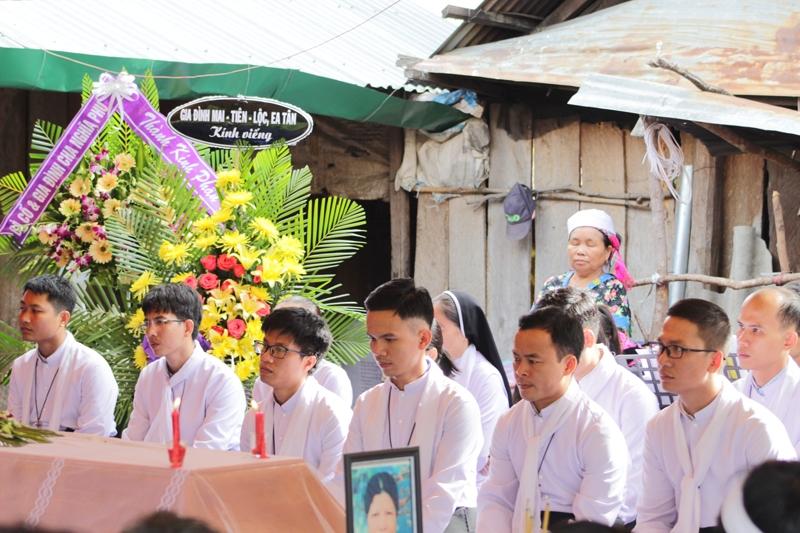 Phong Tục Ma Chay H'Mông- Phiên Chợ Tình Cuối Cùng
