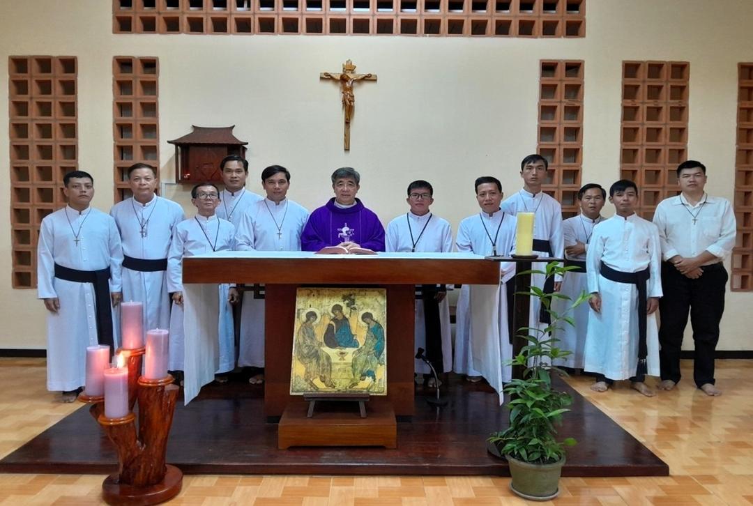 Hãy từ bỏ và trở nên môn đệ của Người