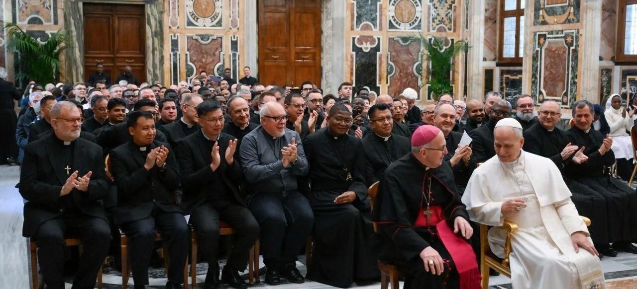 ĐTC Lêô XIV tiếp các tu sĩ Dòng Hiến sĩ Đức Mẹ và dòng Đức Mẹ các Tông đồ