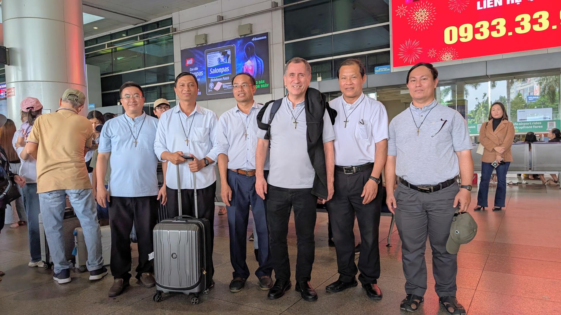 CHÀO ĐÓN CHA TỔNG QUYỀN LUIS IGNACIO ROIS ALONSO, OMI VIẾNG THĂM PHỤ TỈNH OMI VIỆT NAM TỪ NGÀY 15–24/11/2025