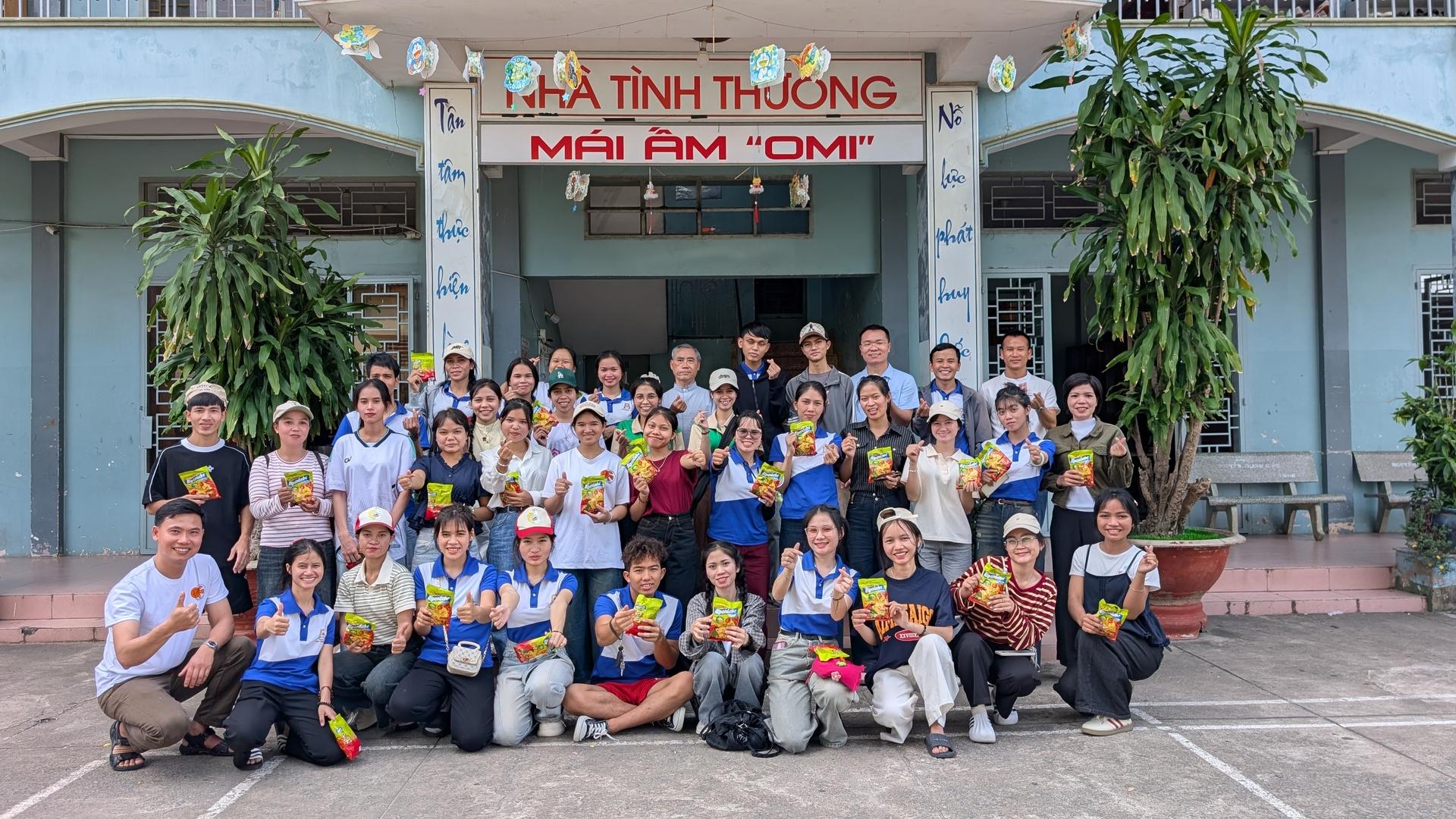 Không mang quà – chỉ mang trái tim đến với các em Nhà Tình Thương OMI