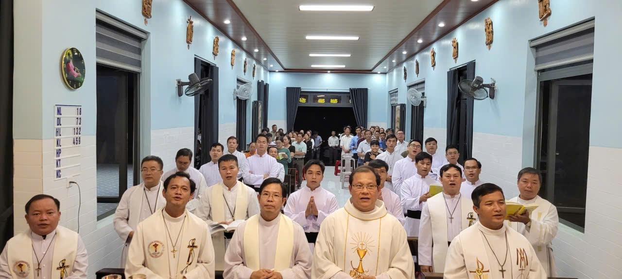 Thánh lễ nhậm chức Bề trên Cộng đoàn Hiến Sĩ Đức Mẹ Vô Nhiễm tại Bảo Lộc