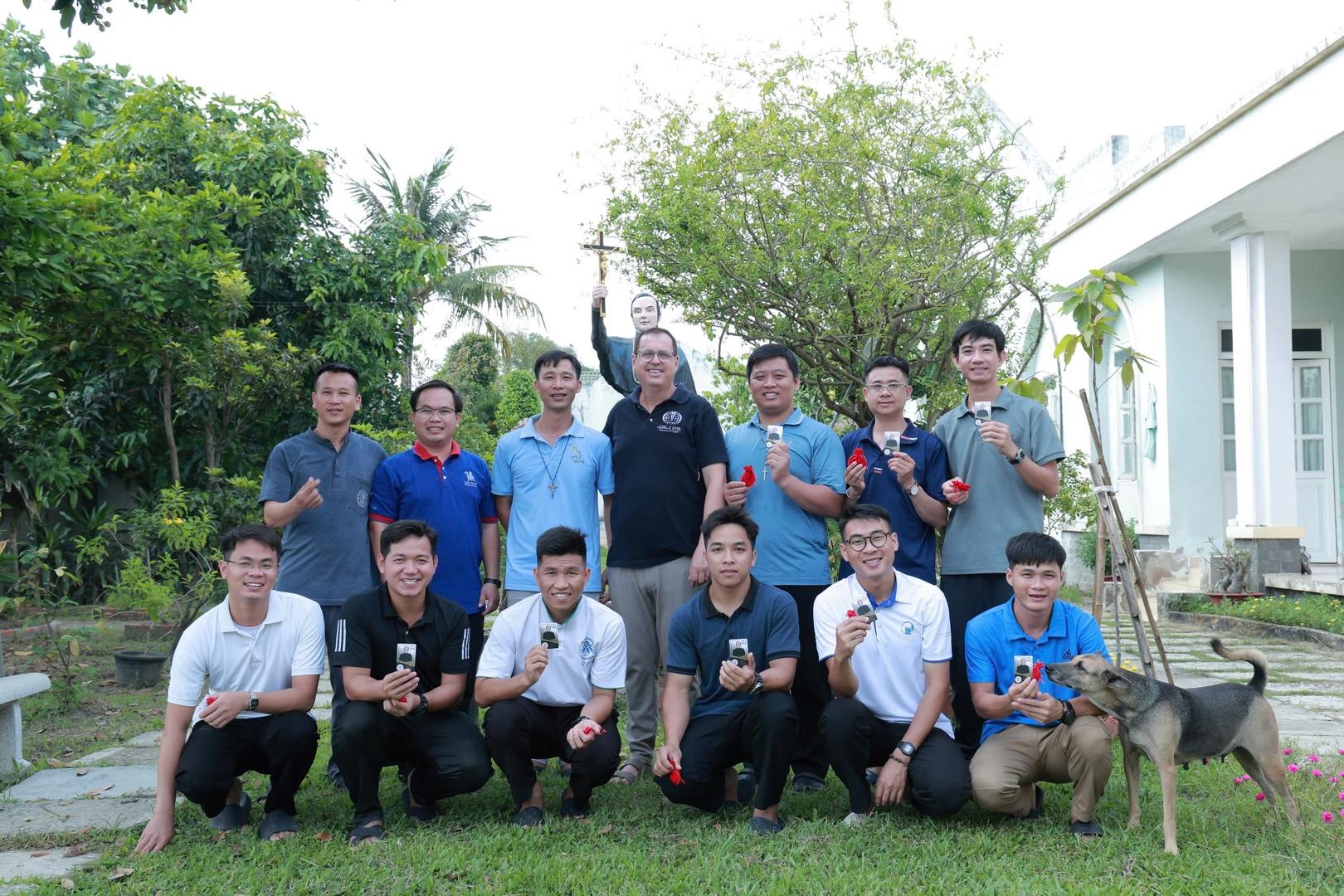 Cùng tiến về tương lai với con tim nồng cháy – Cha Lopes Pombal, OMI thăm Tiền Tập viện