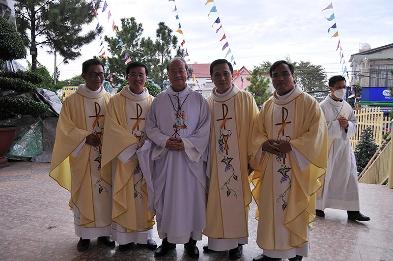 Thánh lễ Tạ Ơn Mừng Tân Linh Mục Phao-lô Phạm Quang Trung, OMI.